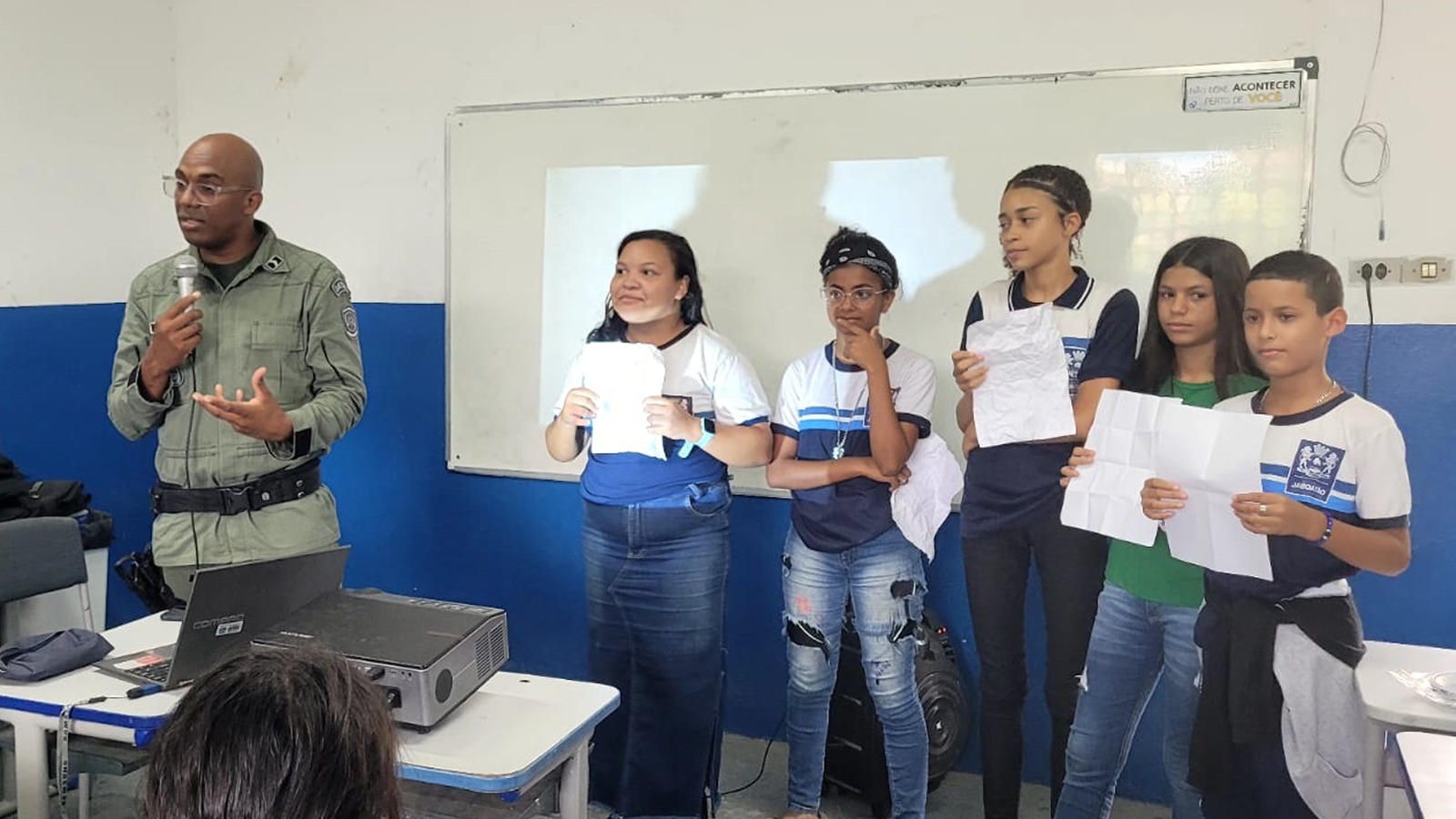 Escola Municipal José Carlos Ribeiro Promove Palestra de Prevenção ao Bullying com a Patrulha Escolar da Polícia Militar